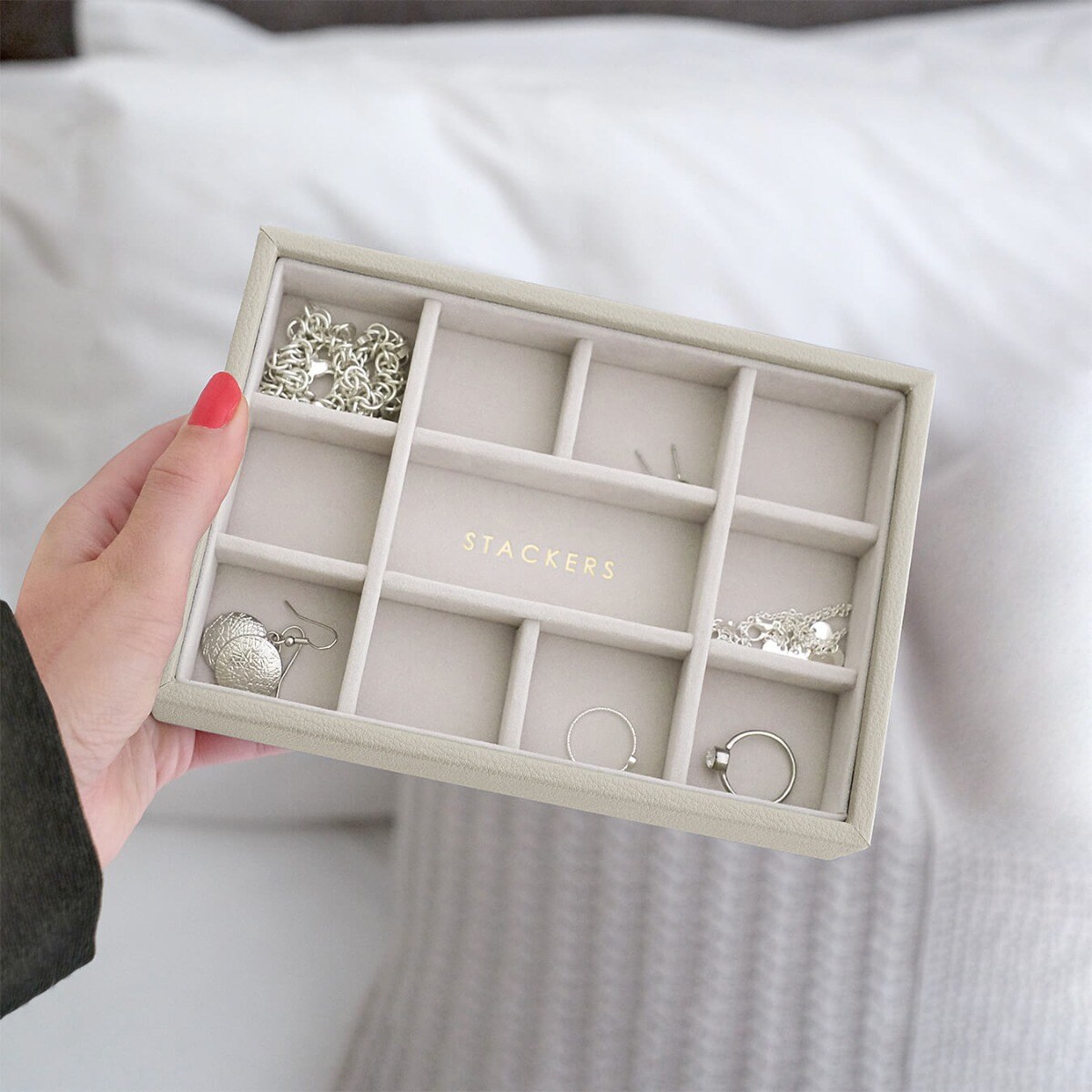Szkatułka na biżuterię Stackers 11 komorowa mini jasnobeżowa