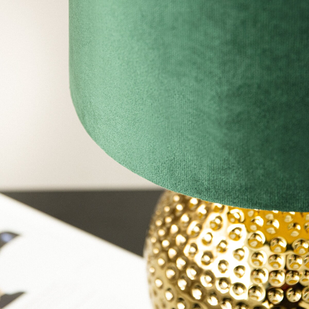 KONSIMO NIPER elegancka lampa stołowa złoto-zielony