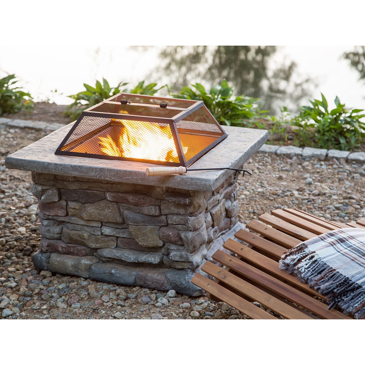 Palenisko ogrodowe z grillem betonowe szare KELUD, Beliani