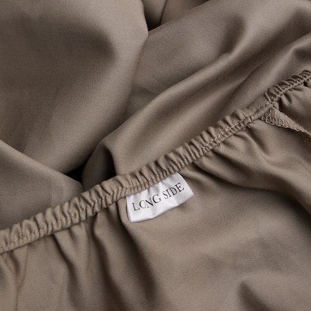 Prześcieradło satynowe z gumką taupe 180 x 200 cm