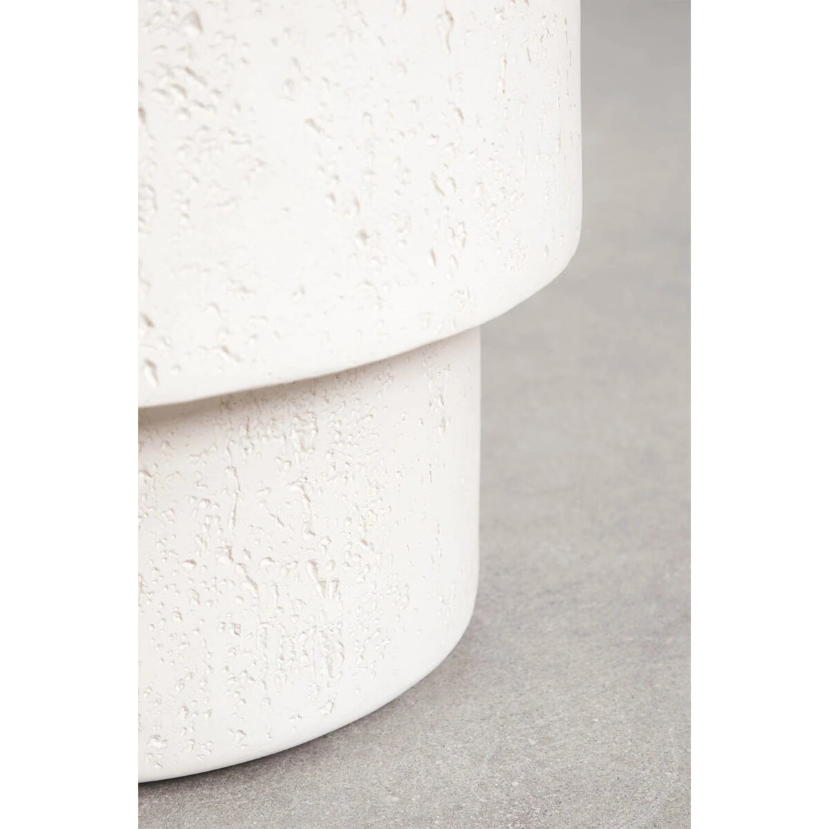 Okrągła szafka nocna, stolik boczny, Ø45 cm z cementu Selara, biały
