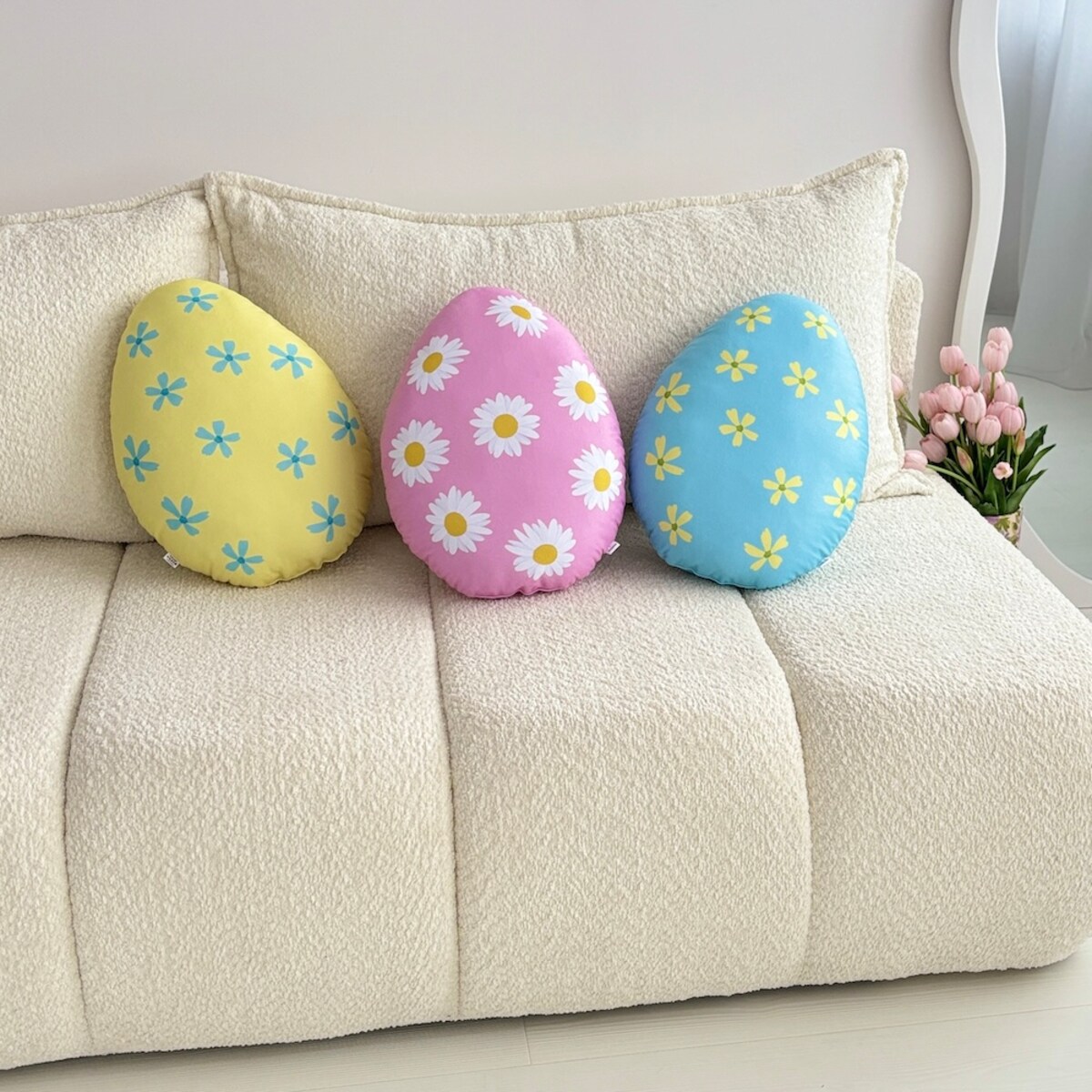 Poduszka jajko pisanka Wielkanoc żółta w błękitne kwiatki