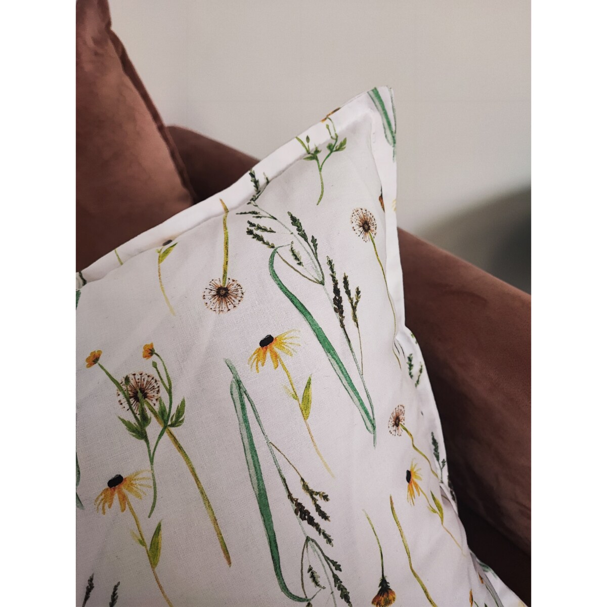 Bawełniana poszewka w łąkowe kwiaty 45x45