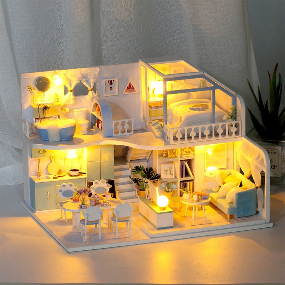 Miniaturowy domek - Błękitne niebo