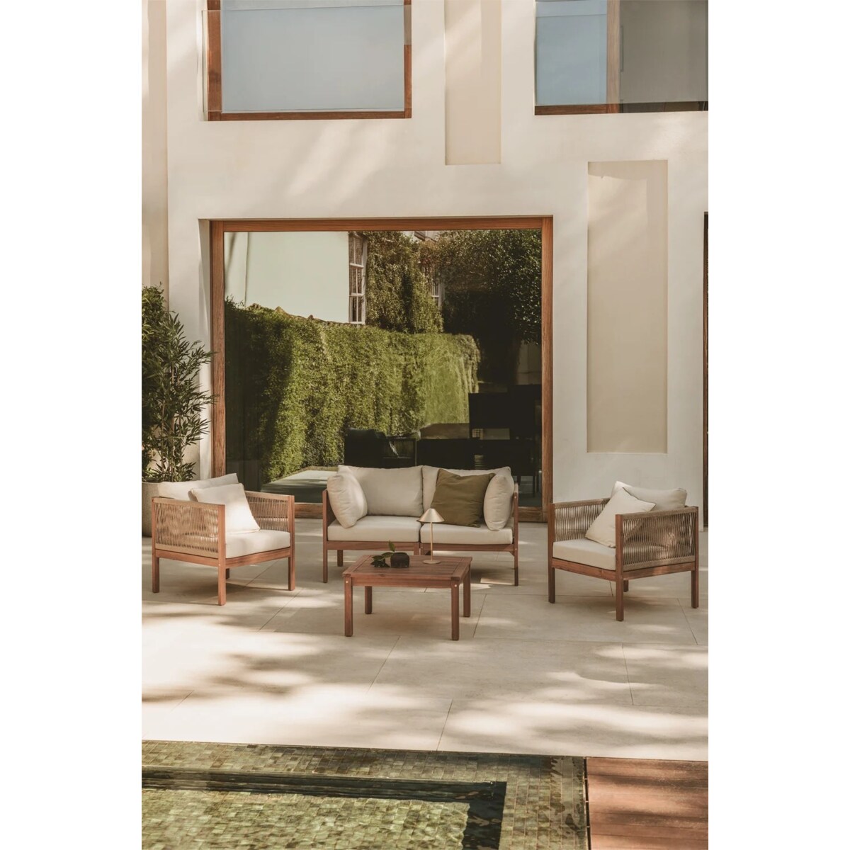 Zestaw ogrodowy: sofa, 2 fotelae i stolik kawowy z drewna akacjowego Branson