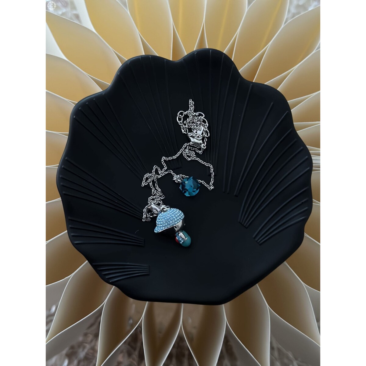 Taca dekoracyjna Shell Stone Czarna