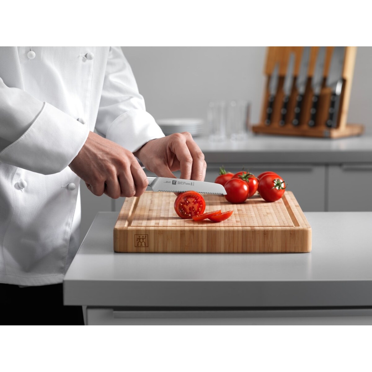 Nóż uniwersalny z ząbkami 15.1 Zwilling Pro - 13 cm