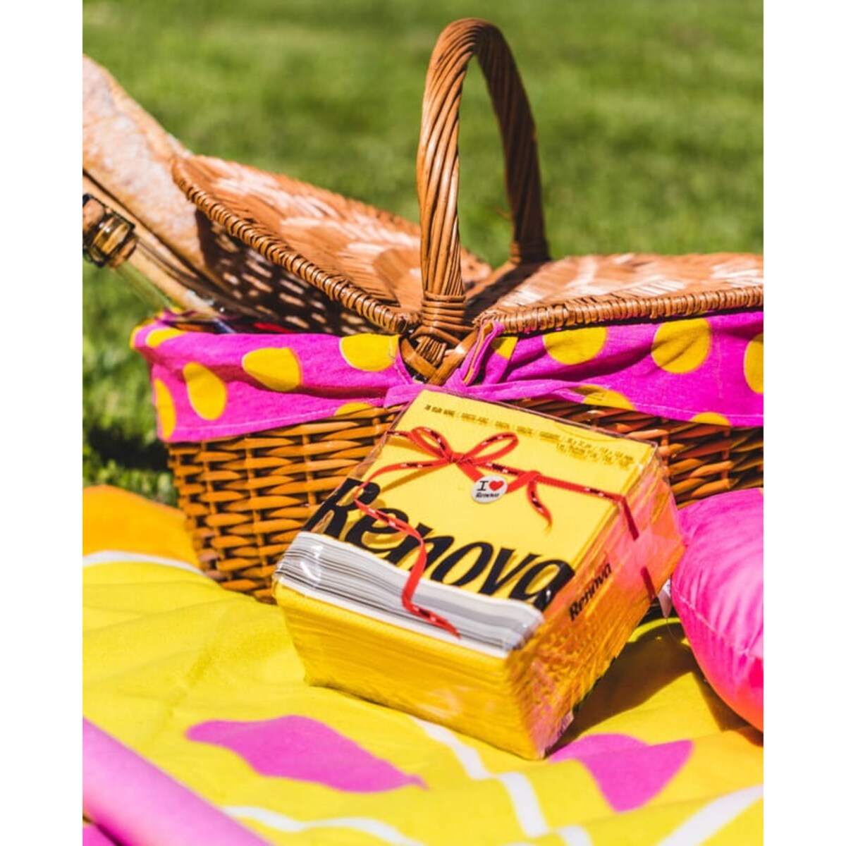 Serwetki papierowe Renova Red Label żółte 70 szt