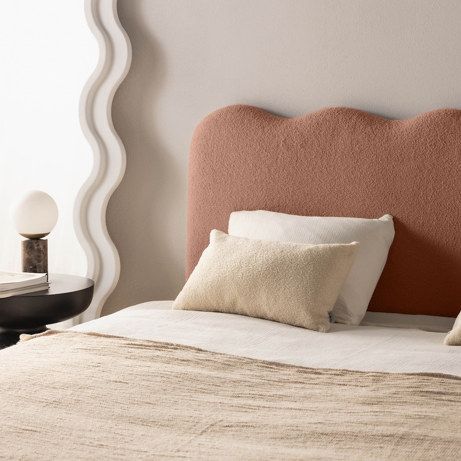 Łóżko 160x200 cm ze stelażem i pojemnikiem bouclé miedziane