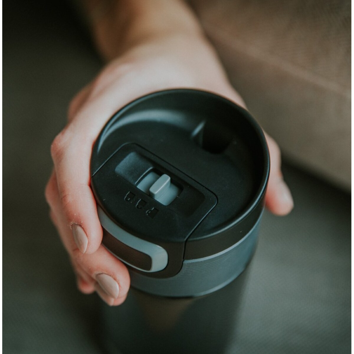 Nakrętka z suwakiem do kubków termicznych czarna, Kambukka