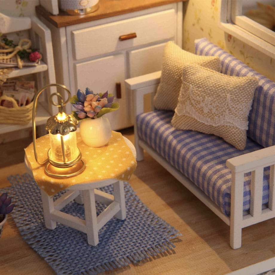 Miniaturowy domek - Fiołkowa weranda