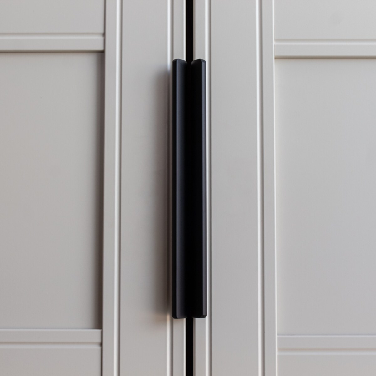 Uchwyt do mebli czarny meblowy krawędziowy do szafek szuflad mat loft 160mm