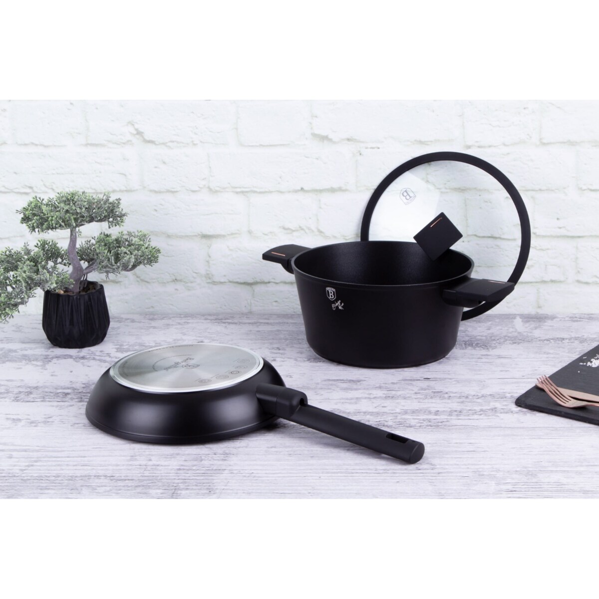 Zestaw garnek z patelnią 24cm z powłoką tytanową 4-ele BERLINGER HAUS Monaco