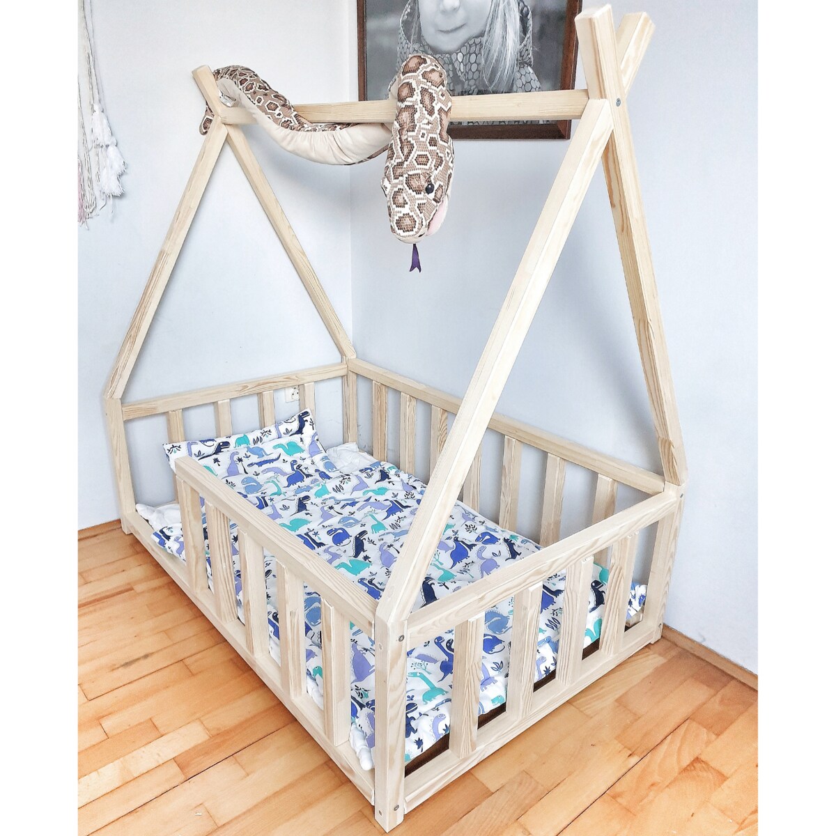 ŁÓŻKO TIPI DZIECIĘCE DREWNIANE NA NISKICH NÓŻKACH 160x80