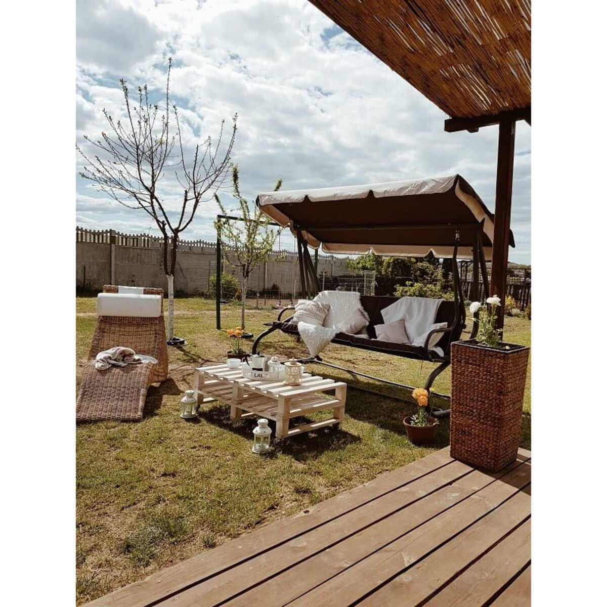 Huśtawka ogrodowa rozkładana Megi brązowa