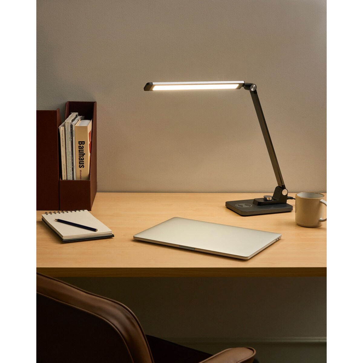 Lampa biurkowa LED ENIF Z ładowarką indukcyjną Czarny