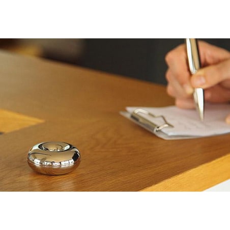 Długopis z magnetyczną podstawką