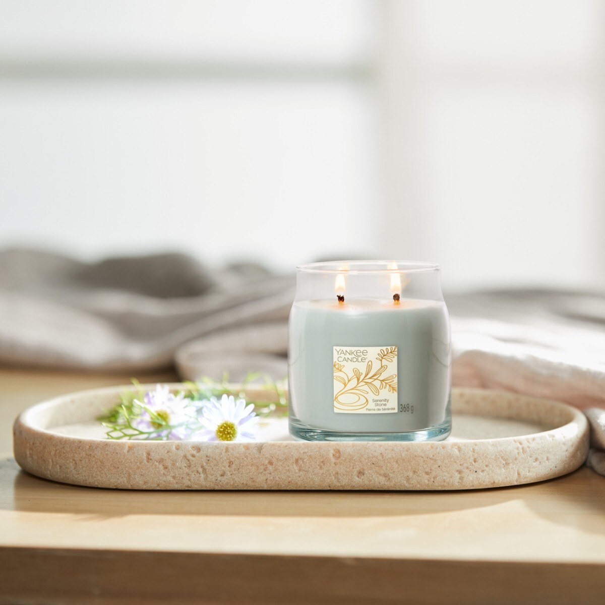 Yankee Candle świeca średnia SERENITY STONE