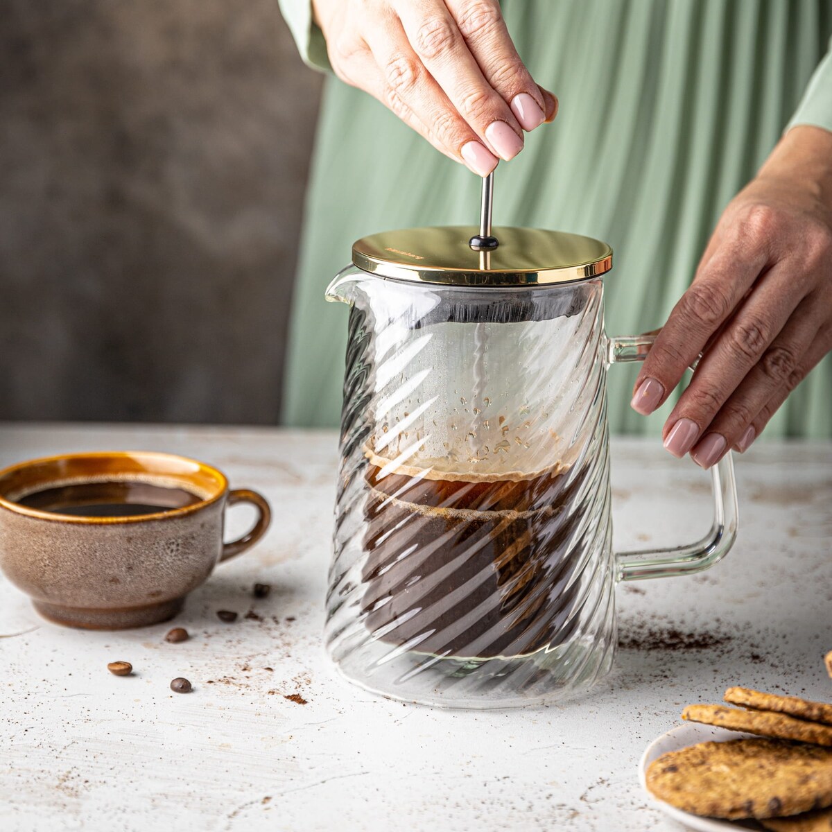 Zaparzacz do kawy herbaty szklany 350ml French Press złoty KLAUSBERG