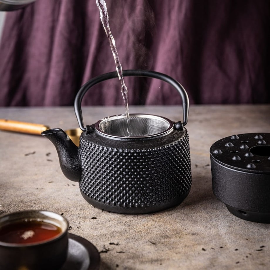 Czajniczek żeliwny z podgrzewaczem Zaparzacz do herbaty ziół 0.8L KINGHOFF