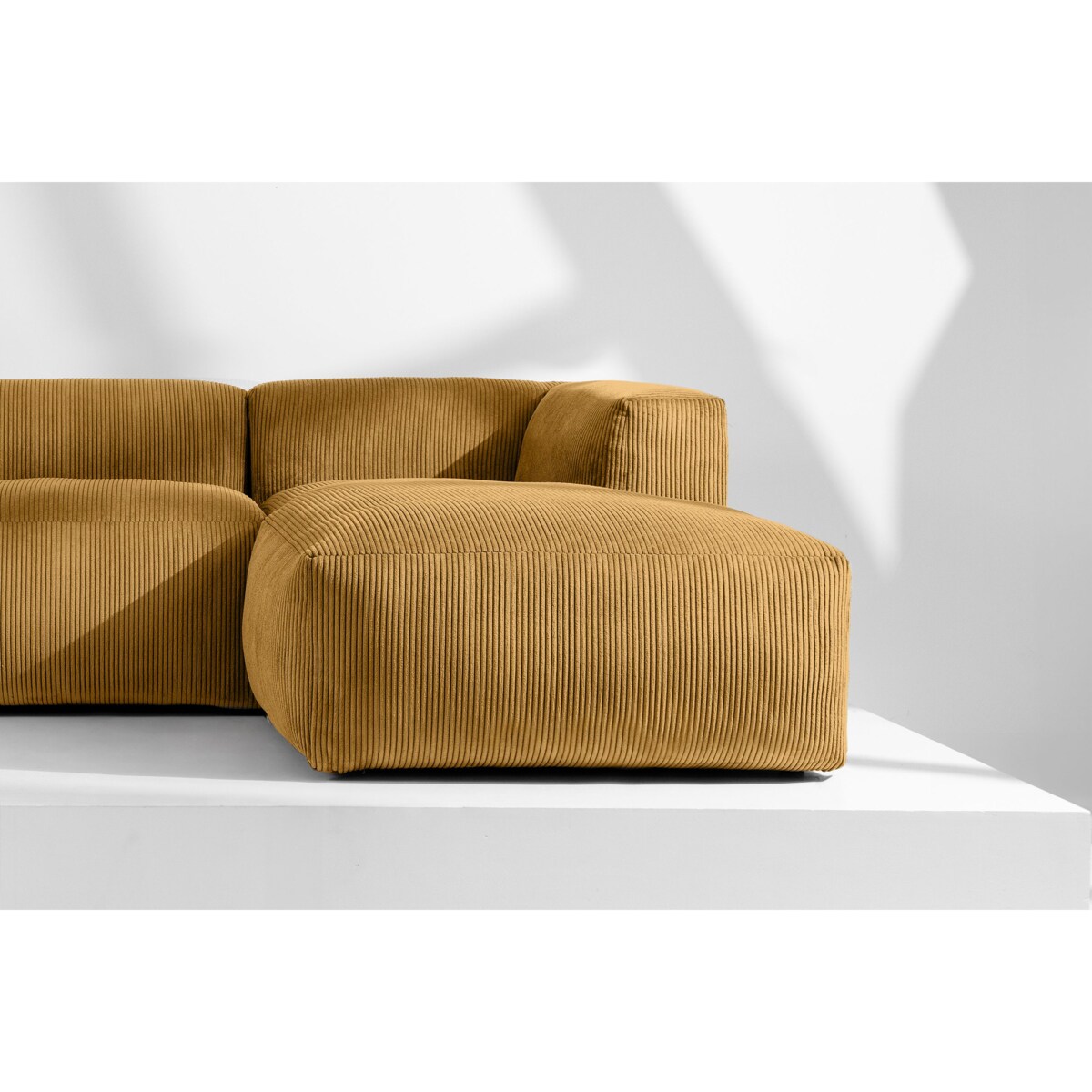 KONSIMO BUFFO Narożnik prawy 3/4-osobowy z wyjątkowo miękkim siedziskiem, kolor żółty