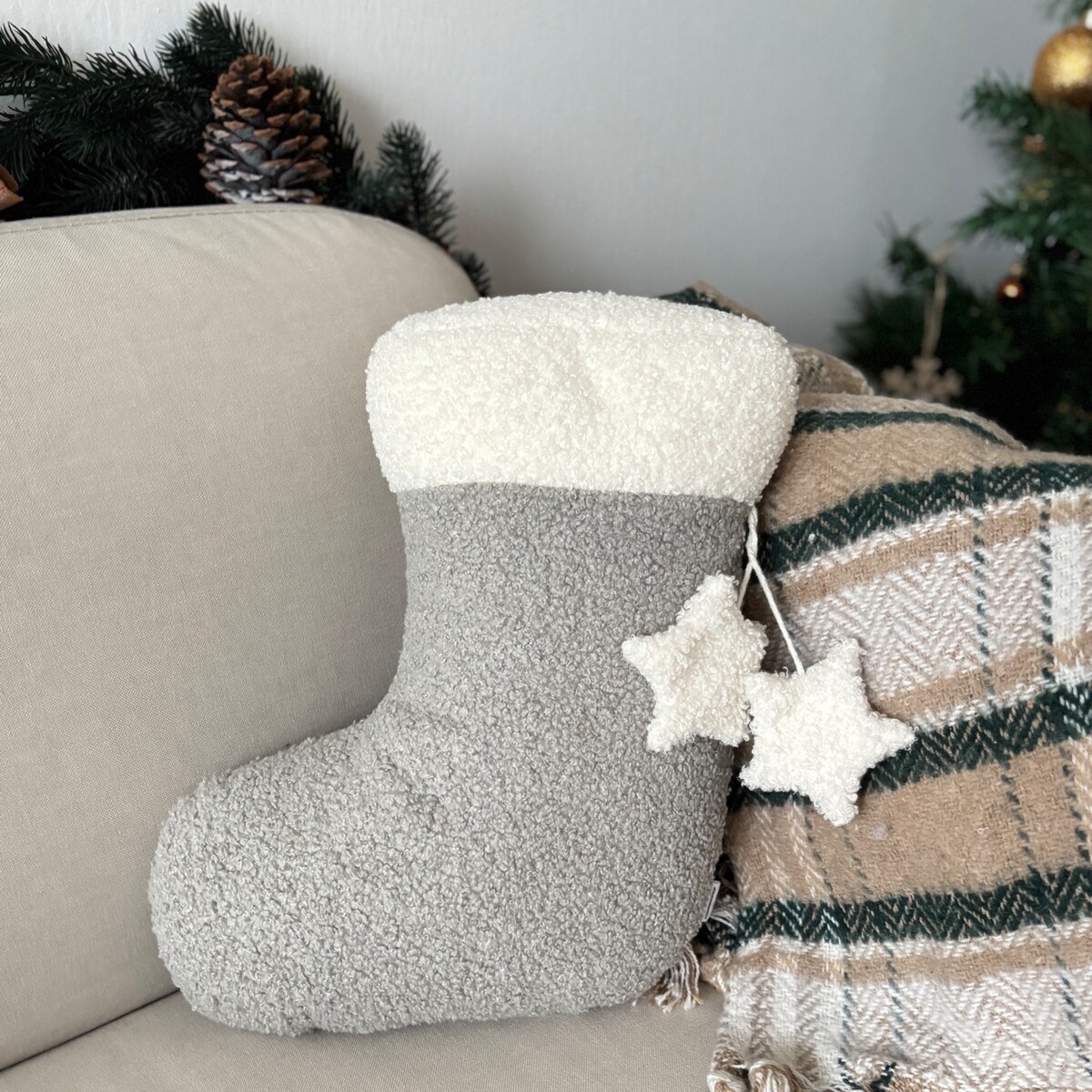 Poduszka świąteczna Skarpeta jasna szara boucle