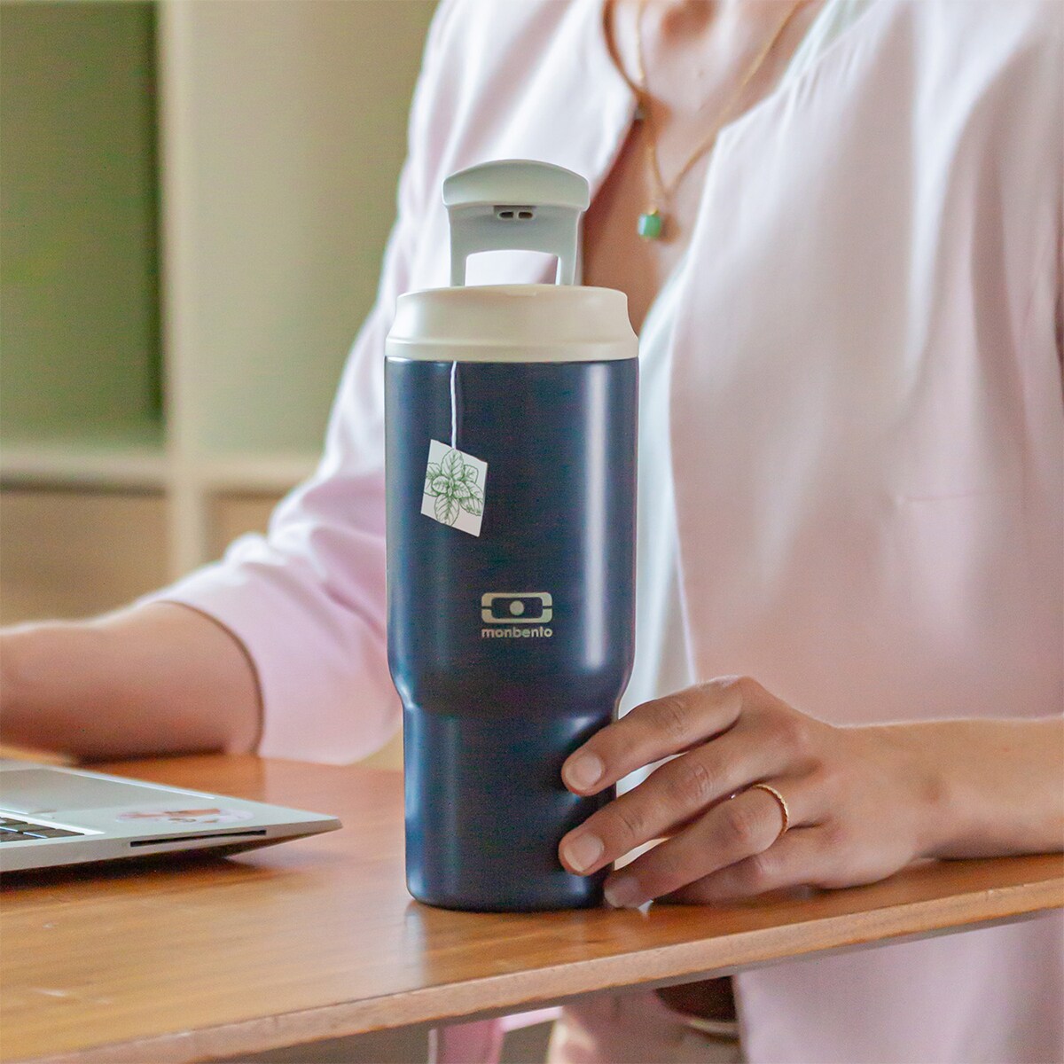 Monbento Travel Mug kubek termiczny 0,6 l Blue Infinity