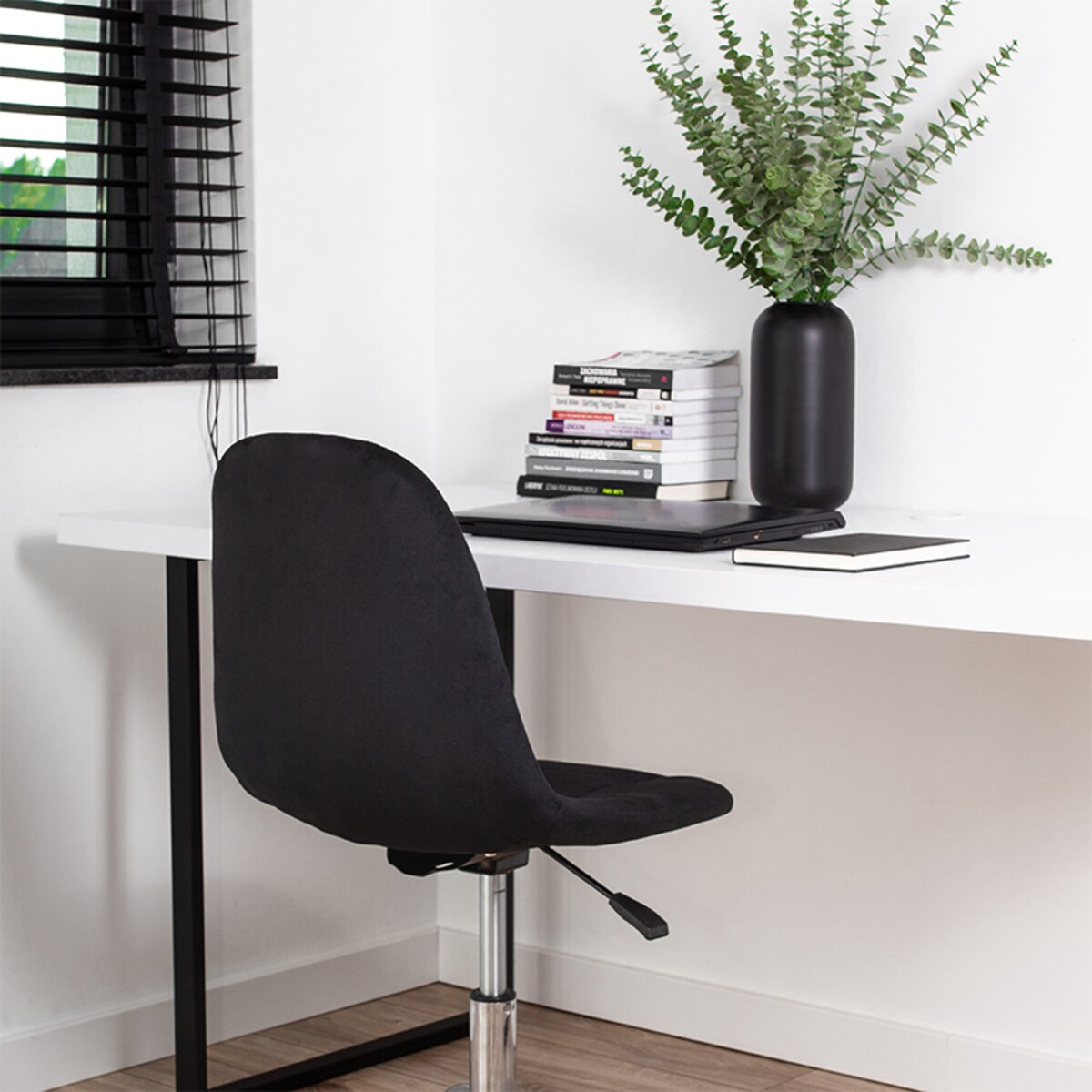 KRZESŁO BIUROWE FOTEL OBROTOWY REGULOWANY WELUROWY PIKOWANY DO BIURKA CZARNY