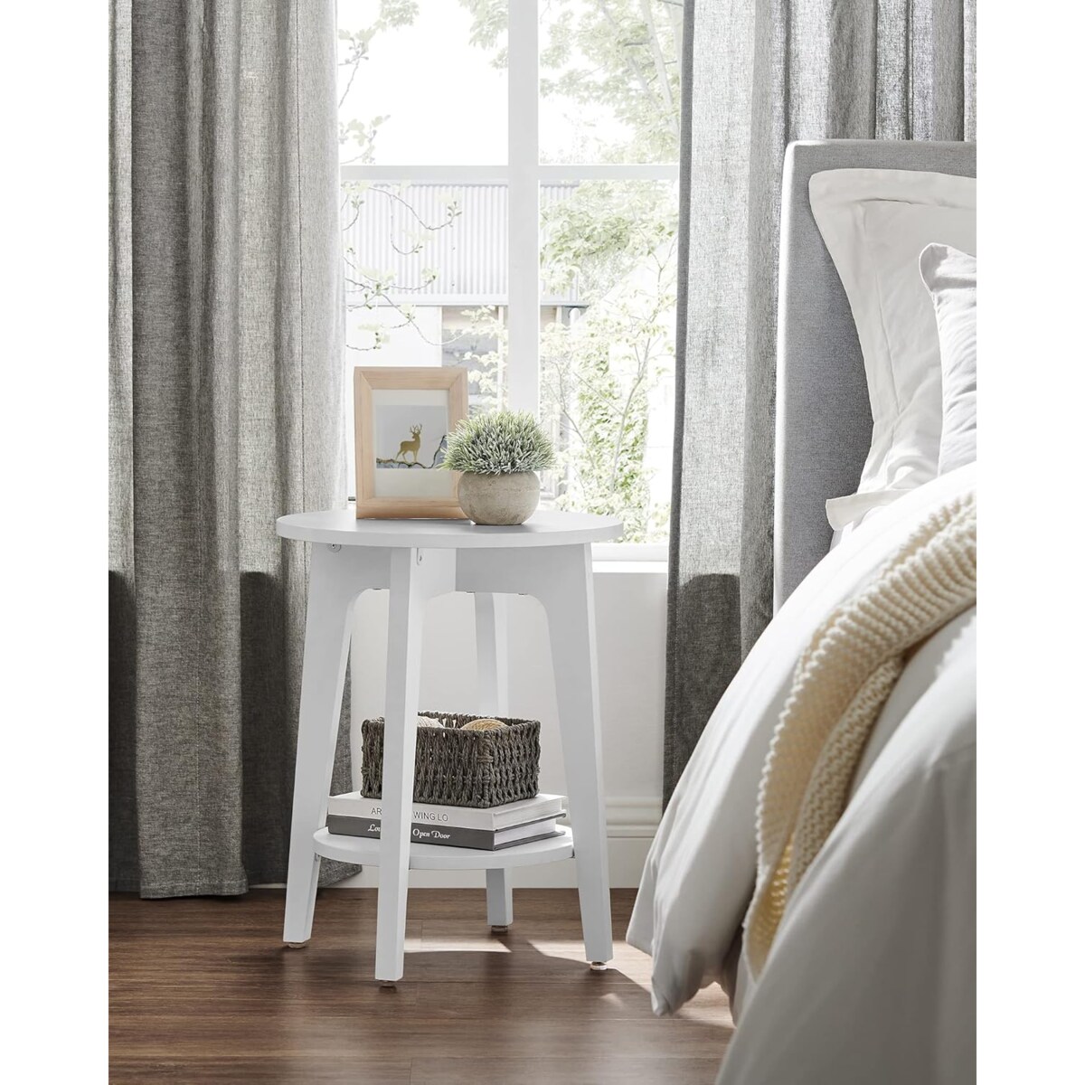 STOLIK KAWOWY BOCZNY OKRĄGŁY Z PÓŁKĄ - BIAŁY