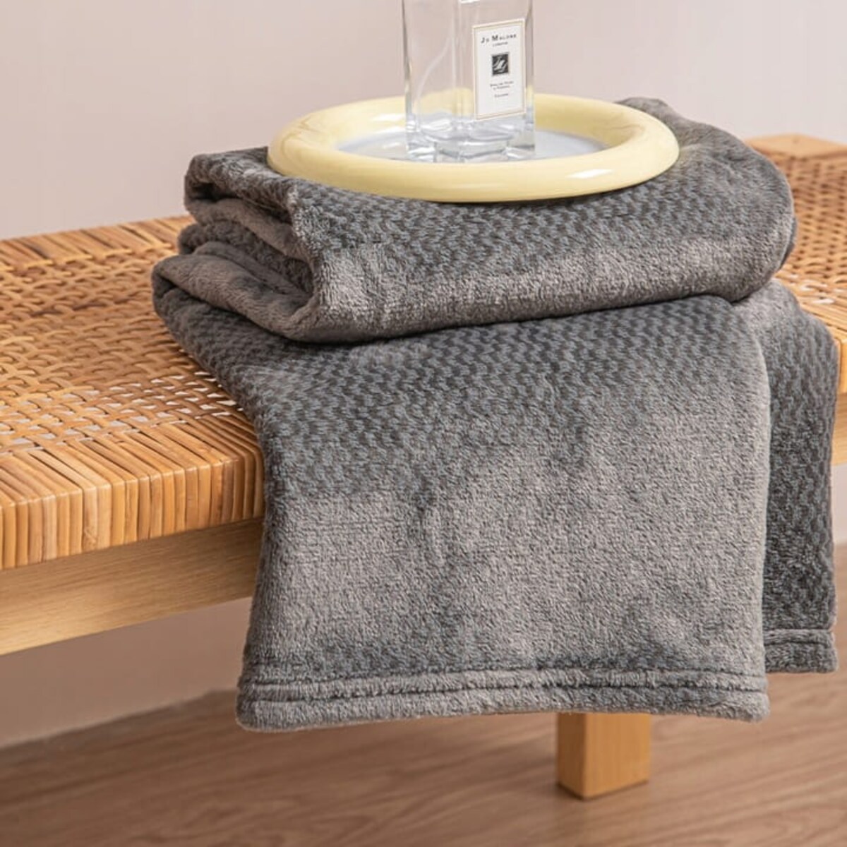 Miękki Koc Narzuta Pled na Łóżko 70 x 150 cm mikrofibra milutki Grafit Willy