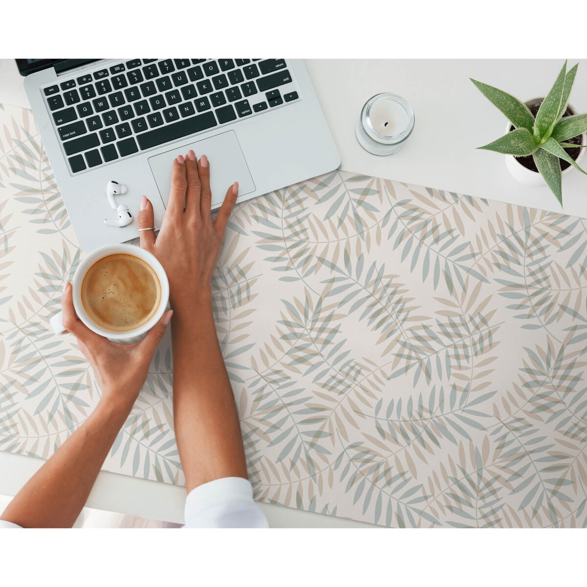 Beżowa mata na biurko Liście w pastelach, 120x60 cm