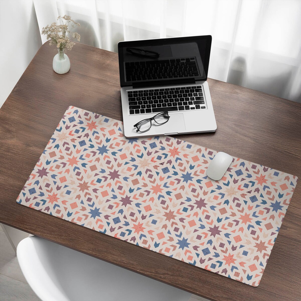 Różowa mata na biurko Geometryczny wzór retro, 100x50 cm