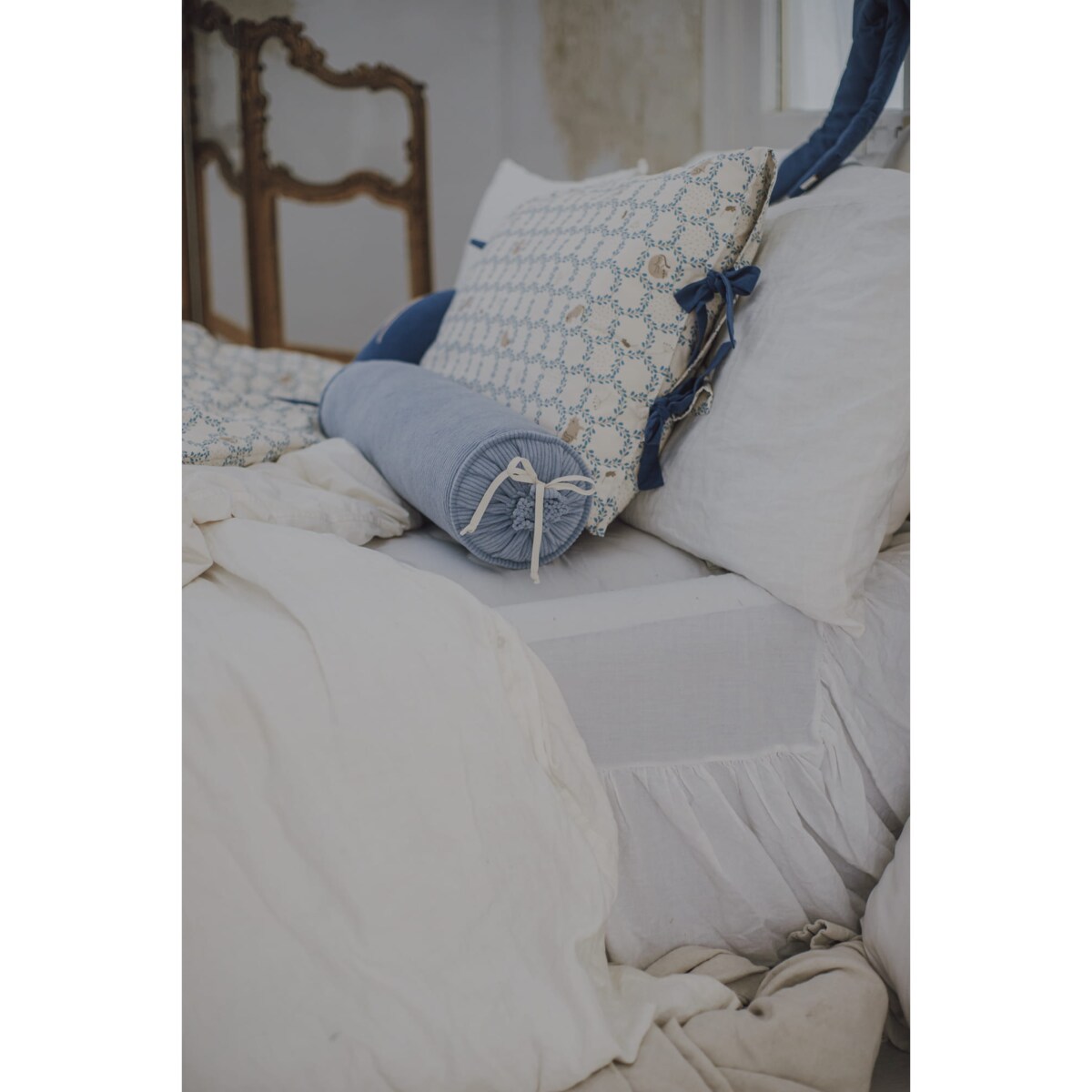 Poduszka dekoracyjna wałek sztruksowy blue