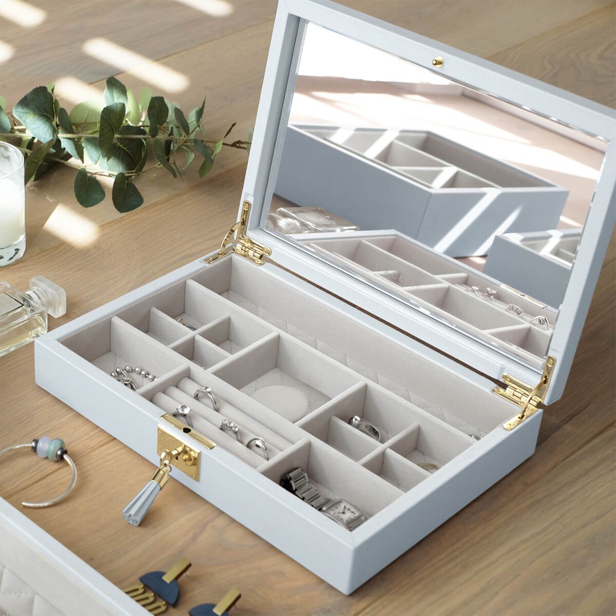 Szkatułka na biżuterię Loves Luxury błękitna z pokrywką i lusterkiem