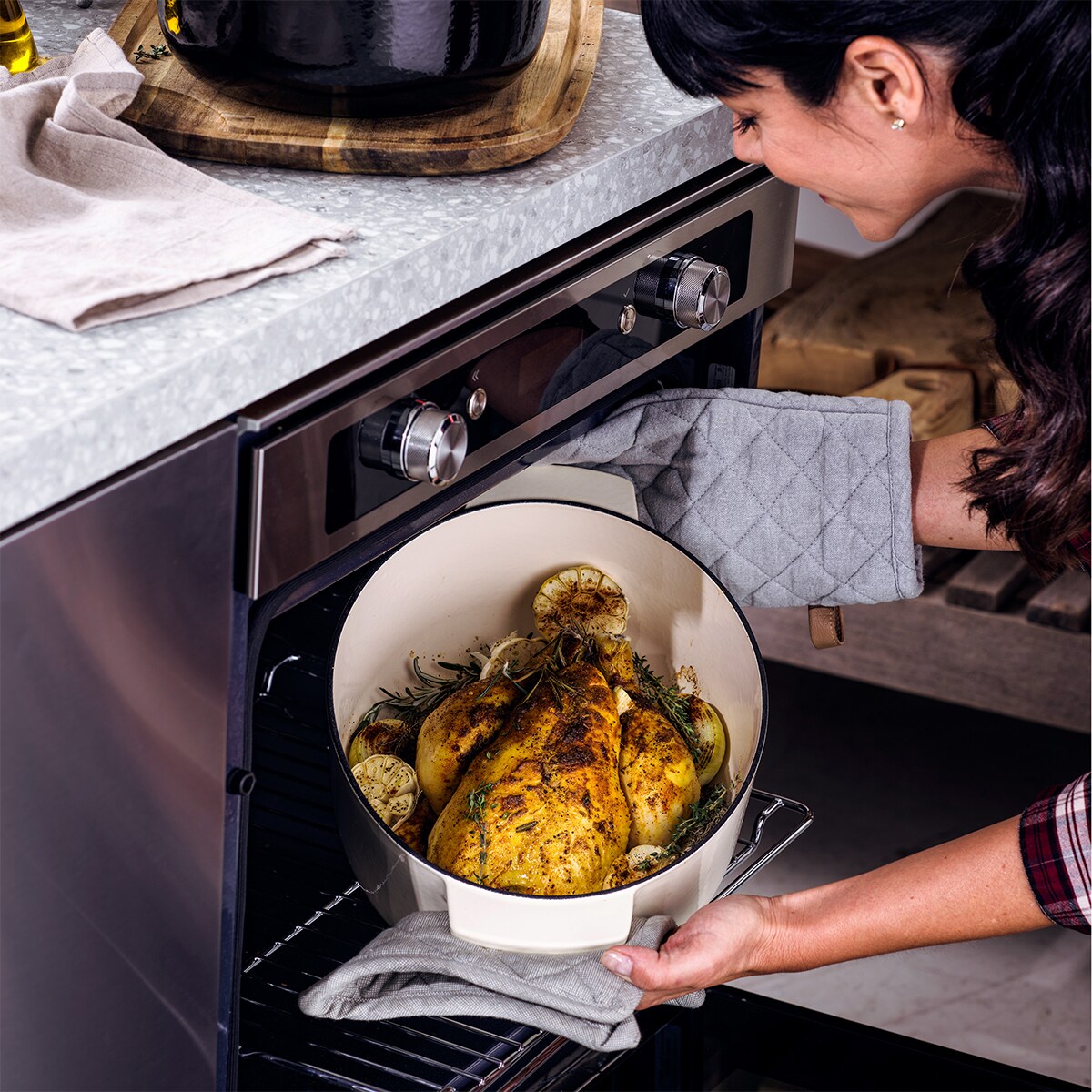 KitchenAid Garnek żeliwny owalny 5,6 l - Almond Cream