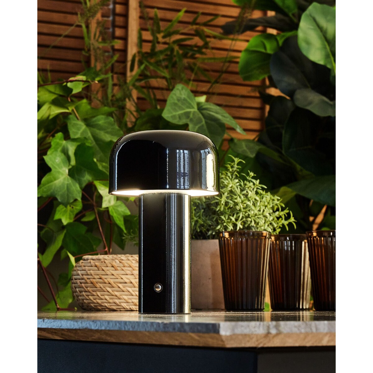 Bezprzewodowa lampa stołowa metalowa czarna BESOS