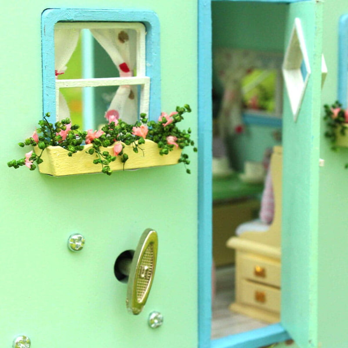 Miniaturowy domek - Wakacje na kempingu