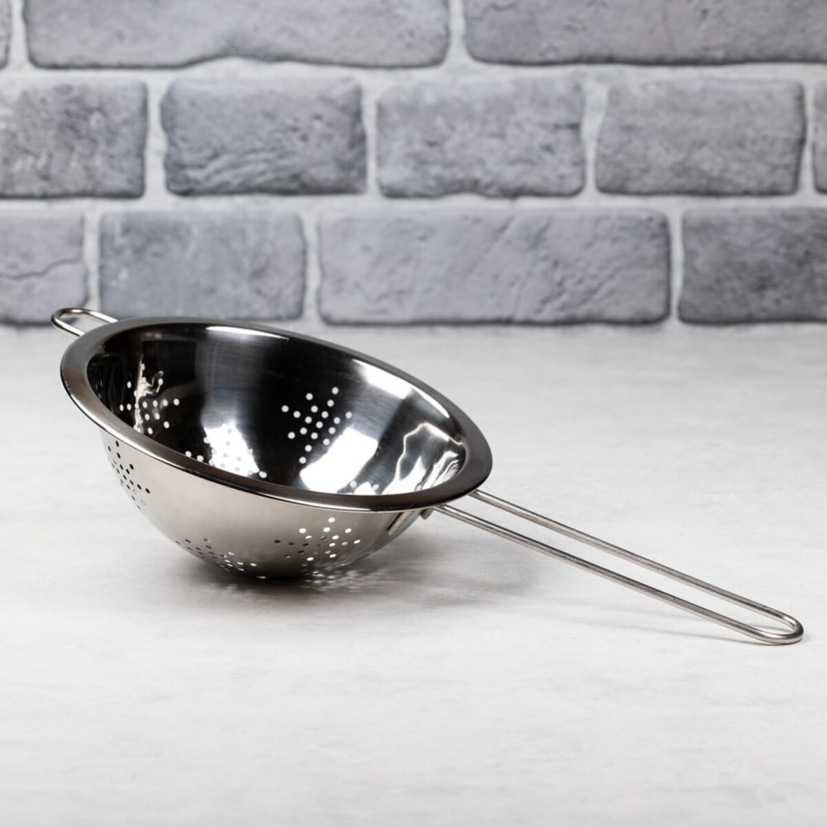 Durszlak cedzak z uchwytem 18cm KINGHOFF