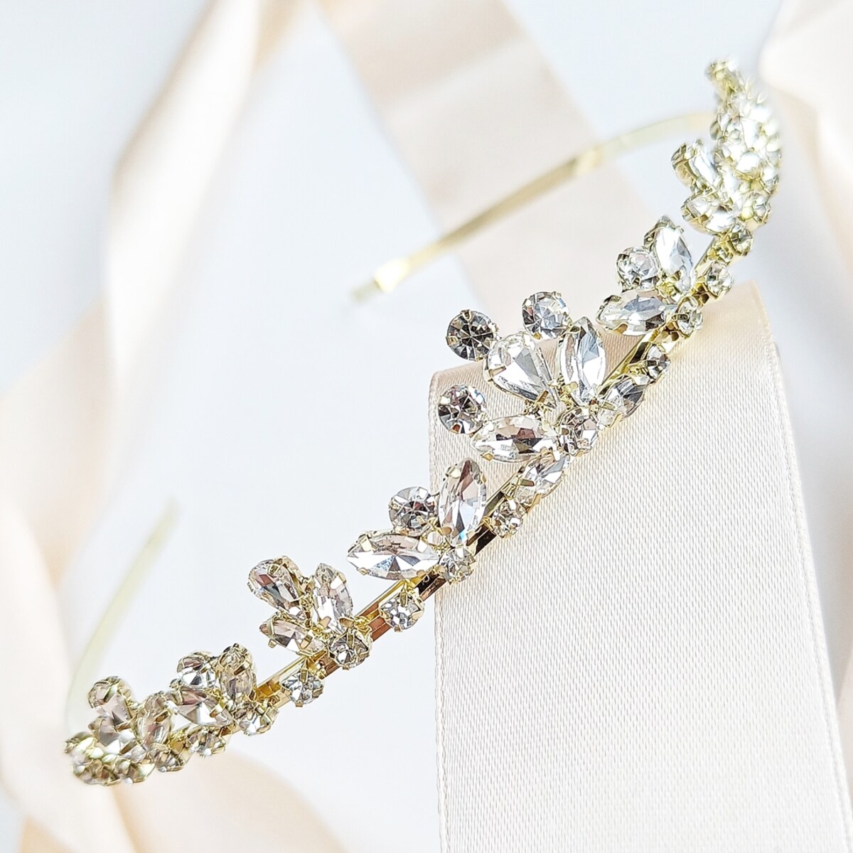 Złota tiara DIADEM korona delikatna błyszcząca ozdobna chętnie wybierana