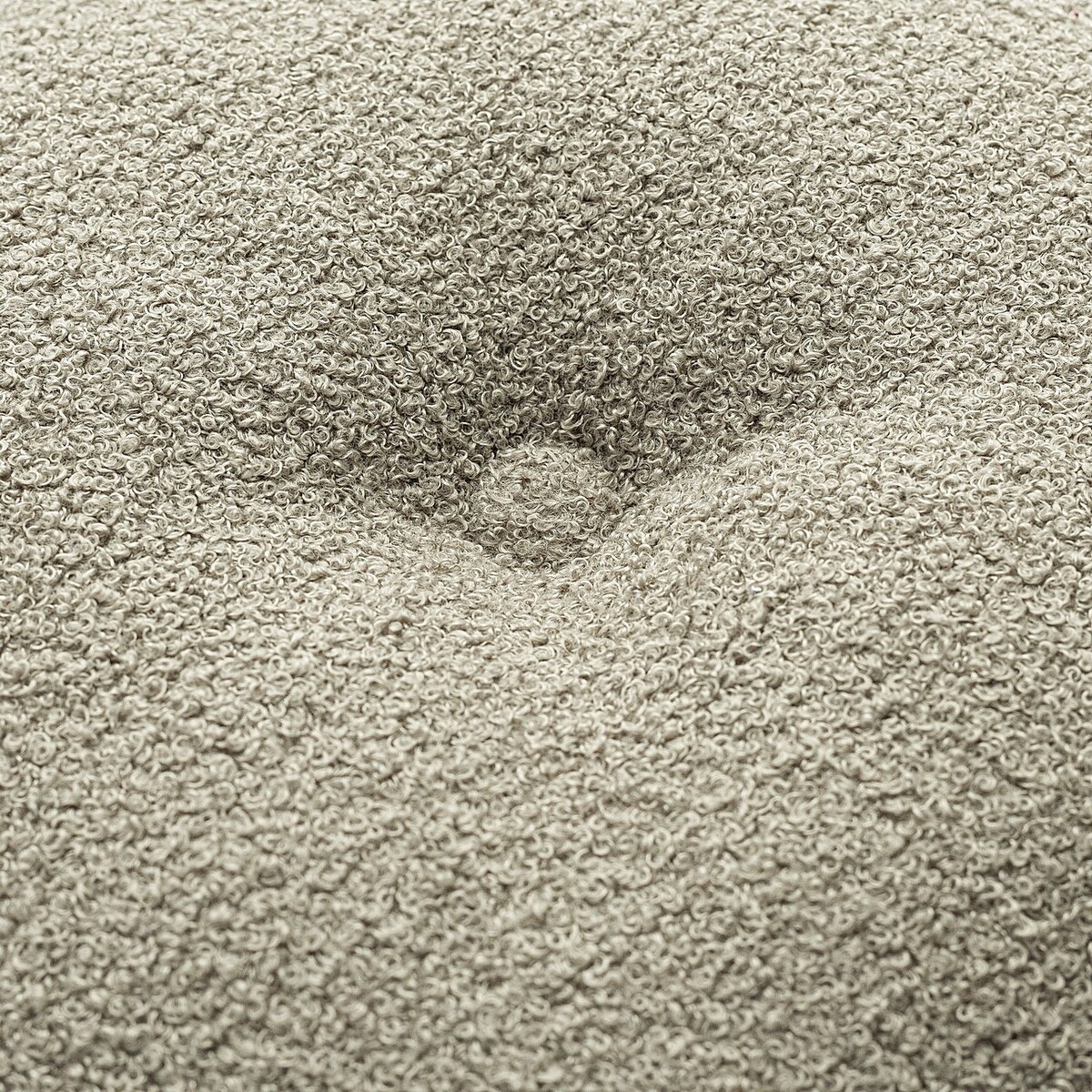 Poduszka okrągła z guzikiem, ciemno beżowa bukla, ⌀37 cm, Boucle Teddy