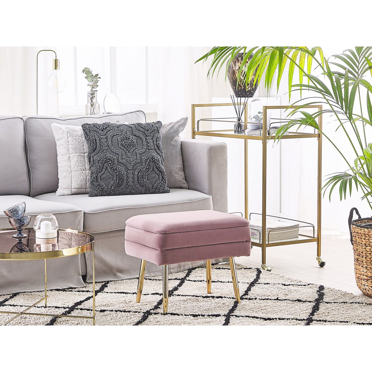 Ławka ze schowkiem do sypialni różowa ODESSA