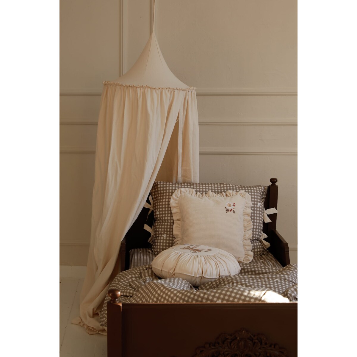 Poduszka dekoracyjna sztruksowa z falbanką natural