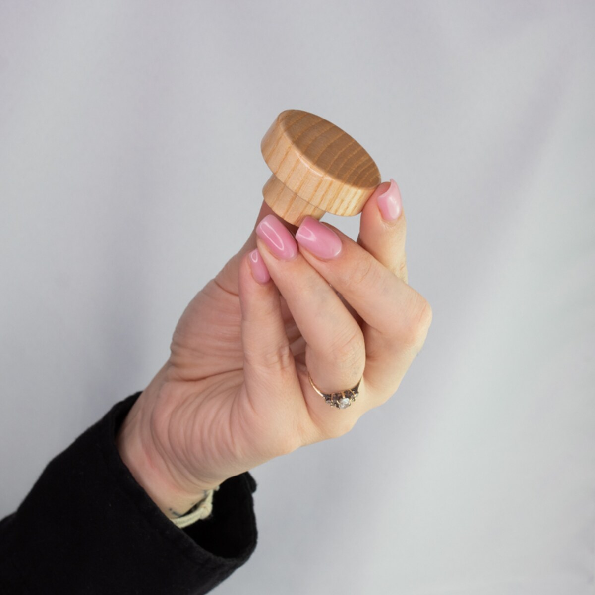 Gałka meblowa drewniana uchwyt do mebli szafek szuflad okrągły dąb