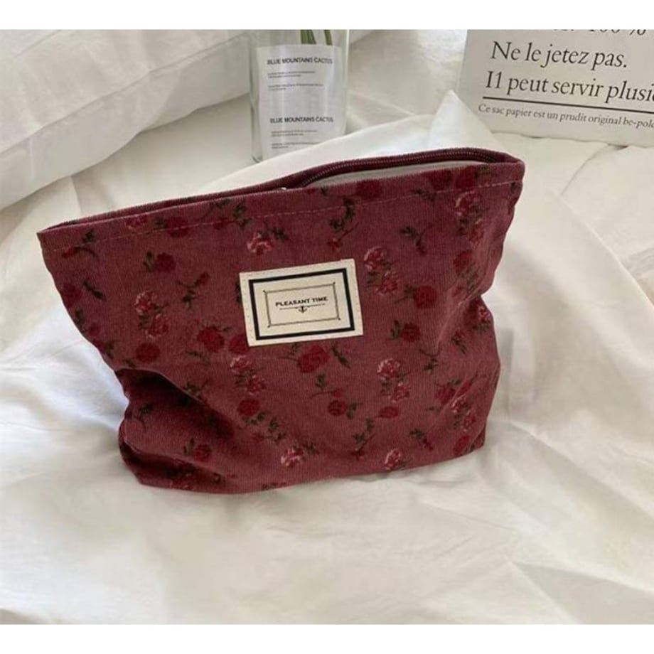 Kosmetyczka jednokomorowa różowa w czerwone kwiatuszki 25 x 5 x18 cm KS118