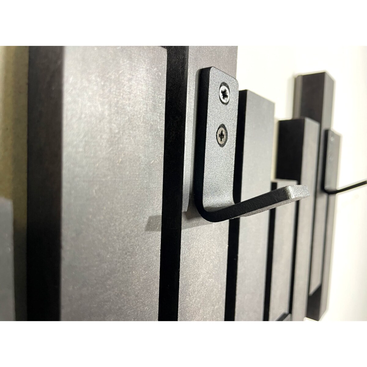 Czarny wieszak ścienny na ubrania Lamele Mini 60cm