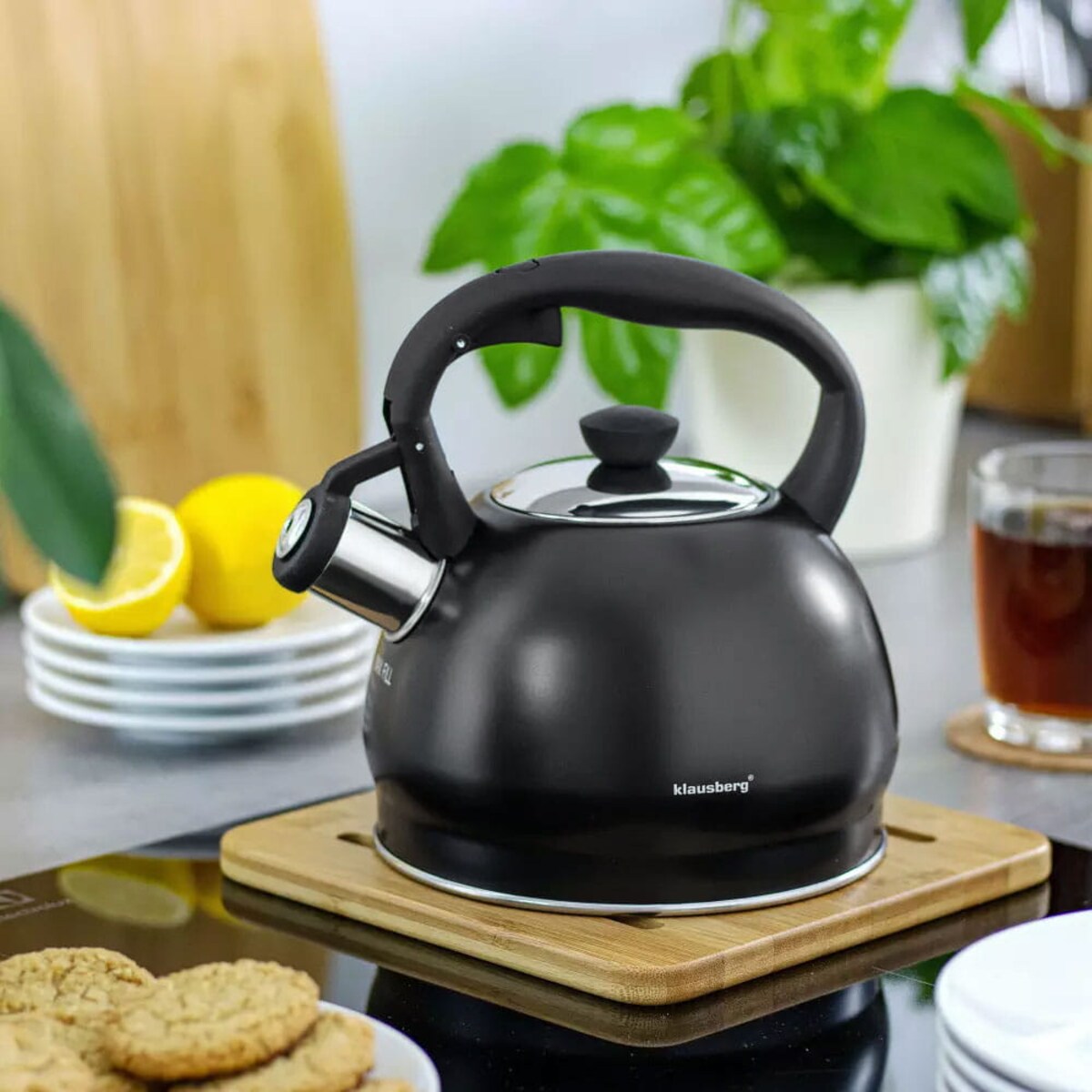Czajnik stalowy z gwizdkiem 2L indukcja gaz czarny matowy KLAUSBERG