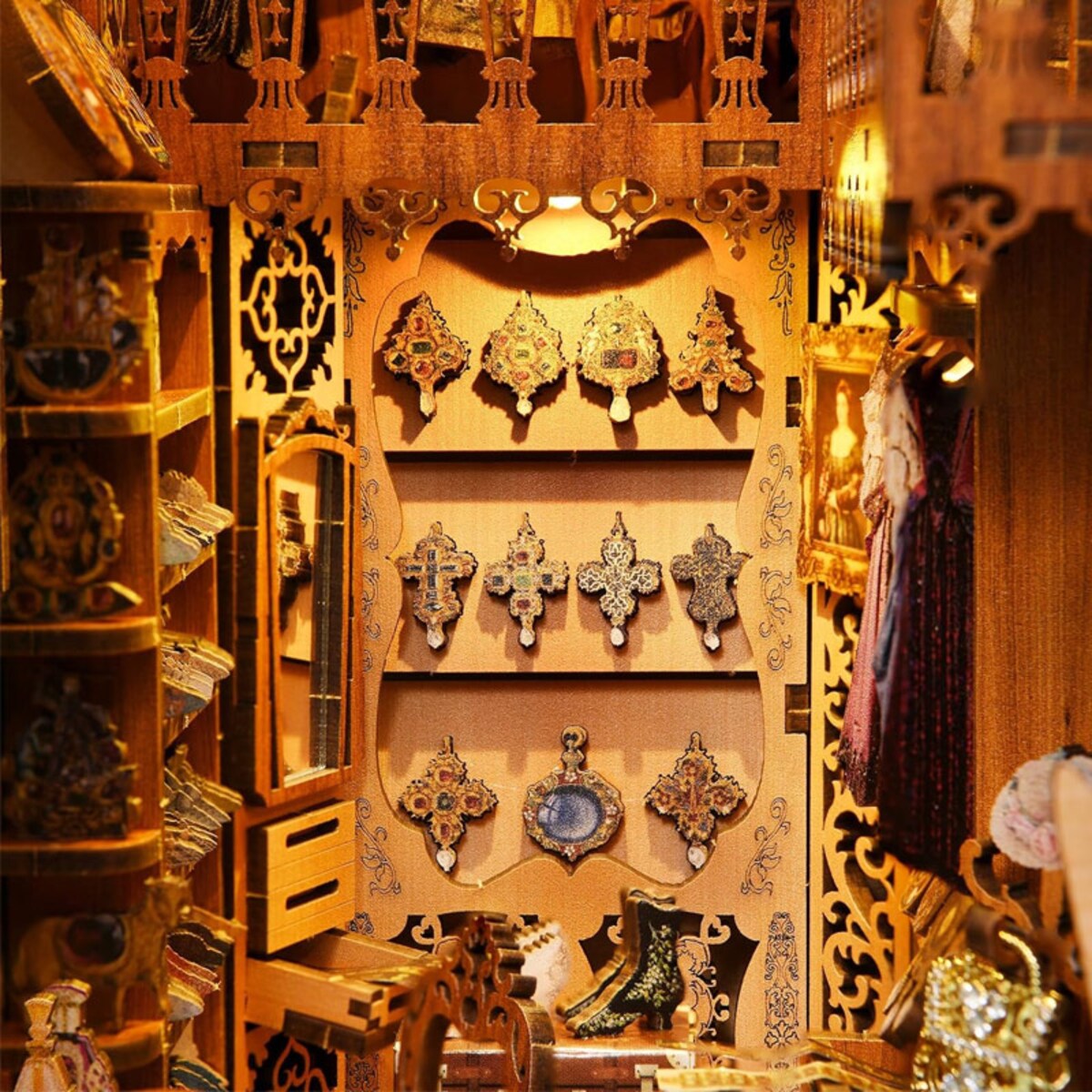 Miniaturowy domek Book Nook - Królewska garderoba