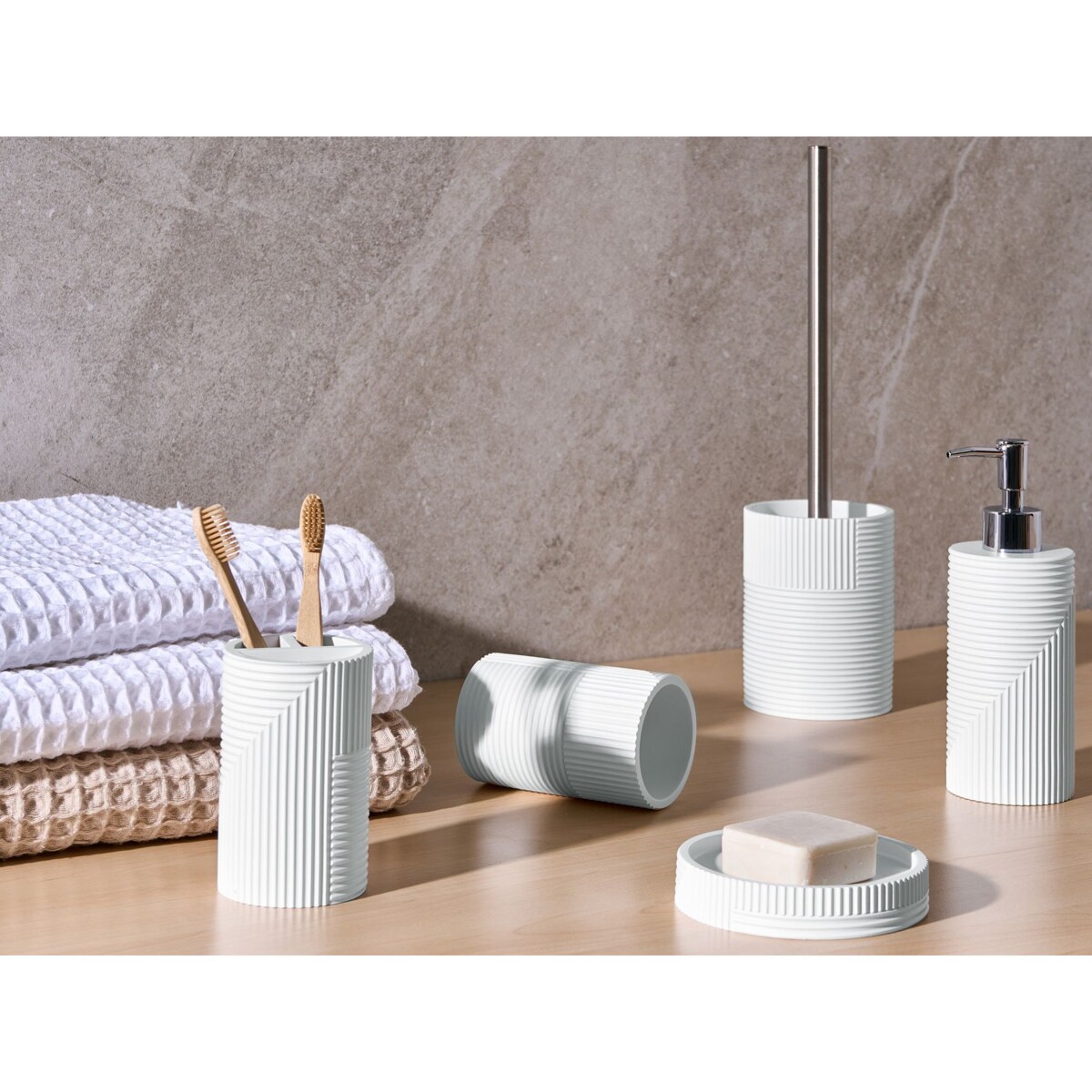 Zestaw akcesoriów łazienkowych 5 elementów SEPAHUA Biały