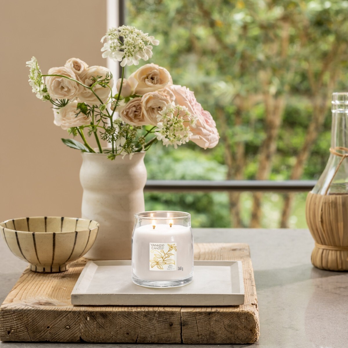 Yankee Candle świeca śreednia SLOW BLOOM