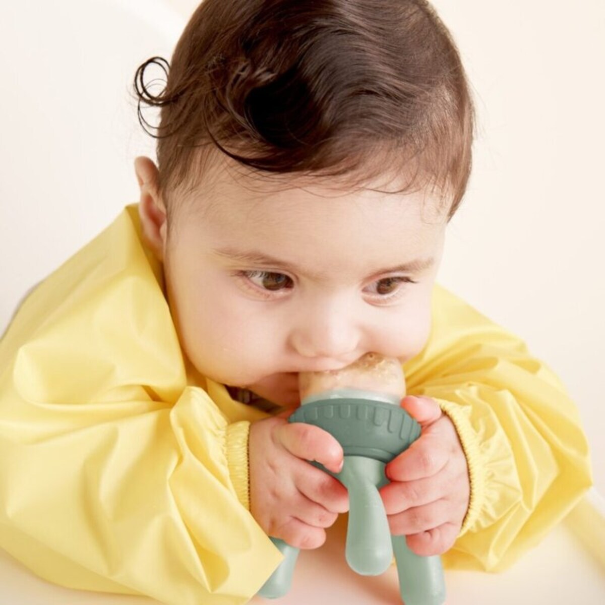 Gryzak dla niemowlaka 5m+ do podawania owoców i pokarmu szałwia b.box